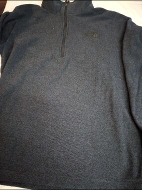The North Face Men's Dark Blue Quarter-Zip Sweater Small